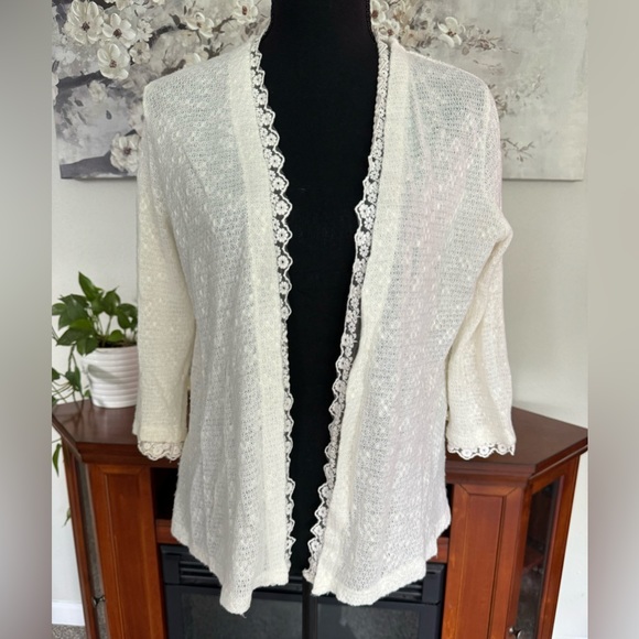 Romy 3/4 length White Lace Open Cardigan - Size Small - Picture 1 of 8